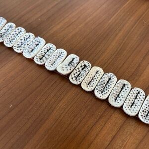 Anthropologie Tabitha stretch belt white and black size small 28”